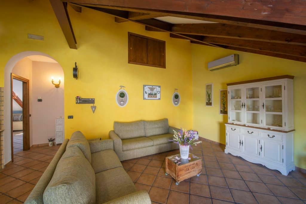 Mansarda Ciaciano Apartment Bomerano Bagian luar foto